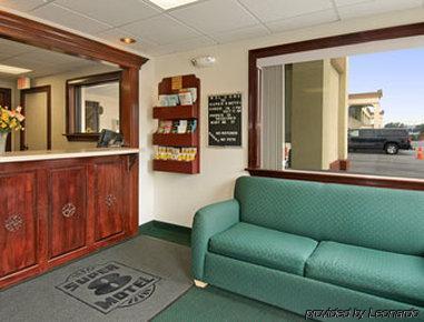 Super 8 By Wyndham Newark De Hotel Интериор снимка