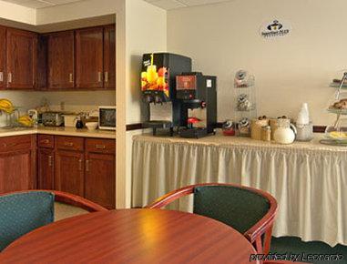 Super 8 By Wyndham Newark De Hotel Ресторант снимка