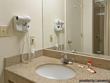Super 8 By Wyndham Newark De Hotel Стая снимка