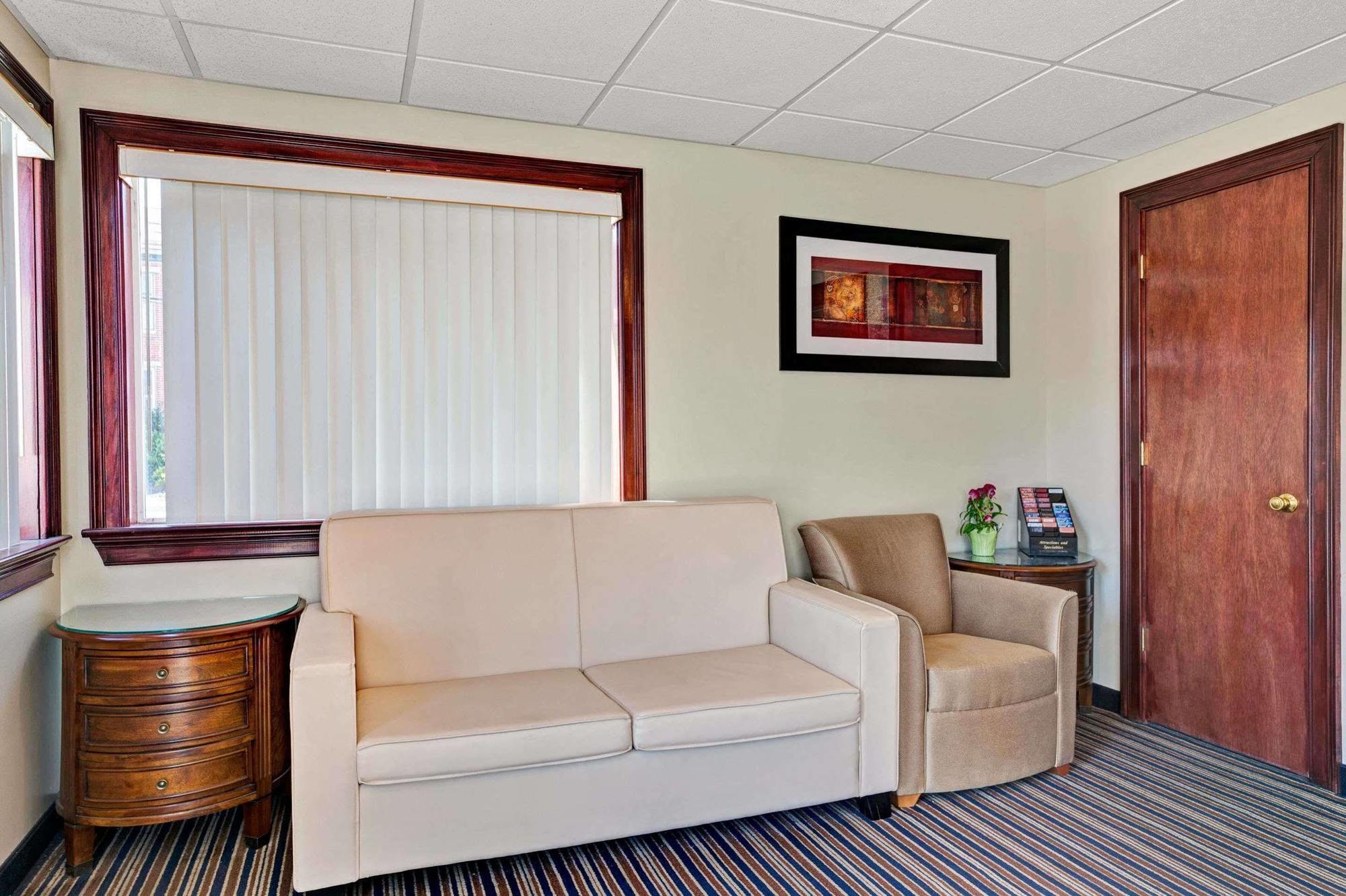 Super 8 By Wyndham Newark De Hotel Екстериор снимка