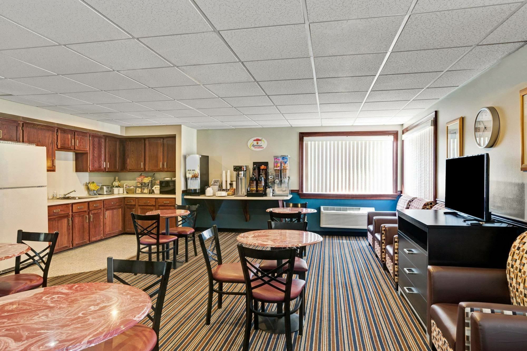 Super 8 By Wyndham Newark De Hotel Екстериор снимка