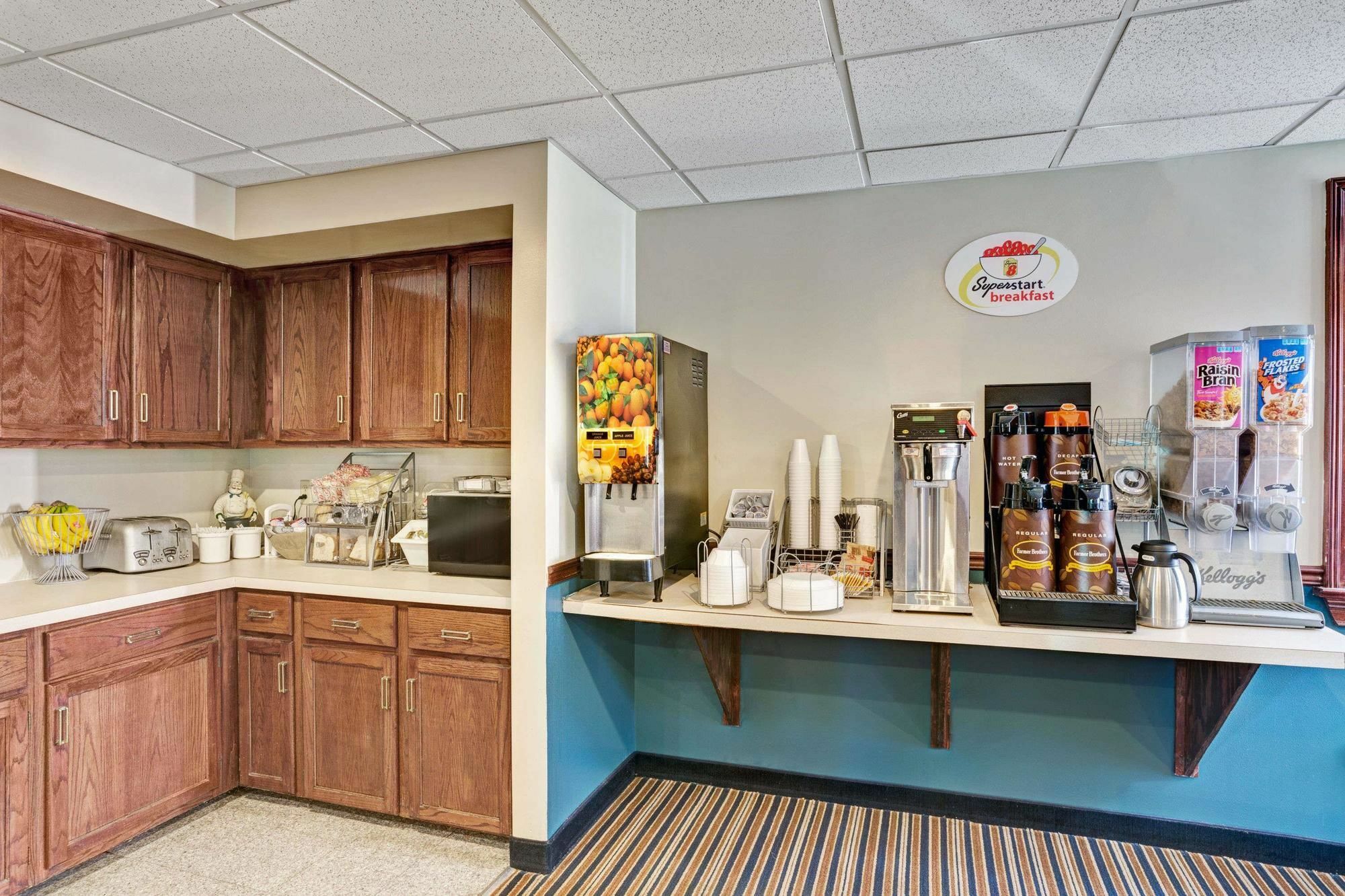 Super 8 By Wyndham Newark De Hotel Екстериор снимка